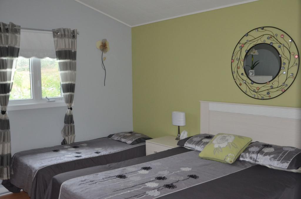 Gite Petales De Rose Cap-des-Rosiers Room photo