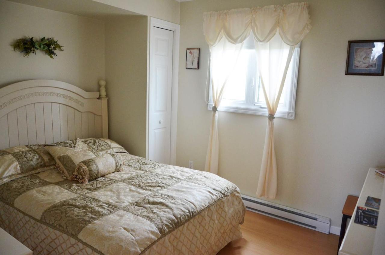 Gite Petales De Rose Cap-des-Rosiers Room photo